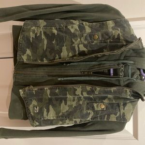 Joes Jeans Boys sweatshirt and detachable vest. Army green and camp size 4